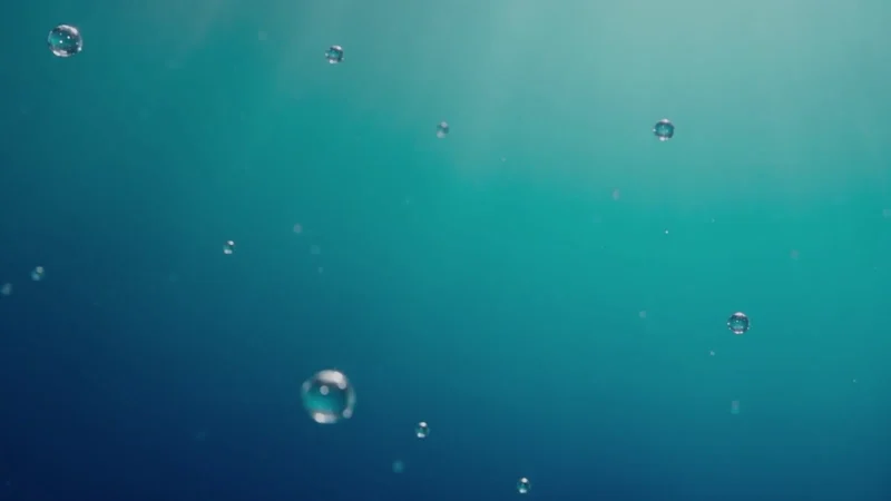 間を表現する海のカット